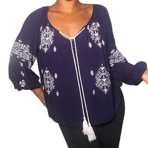 MARKET 33 White Embroidered Navy Blue Top SZ M